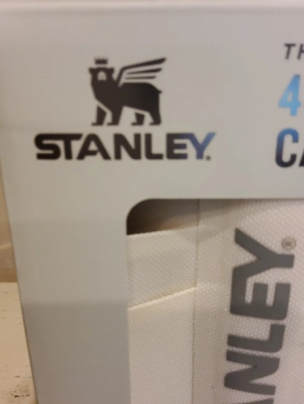 Stanley White 40 oz Quencher Carry-All Crossbody - Picture 2 of 4